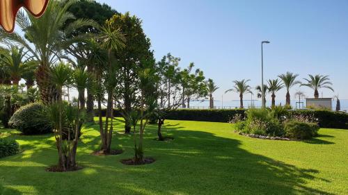Garden and beach sea view apartment Cannes photo 27