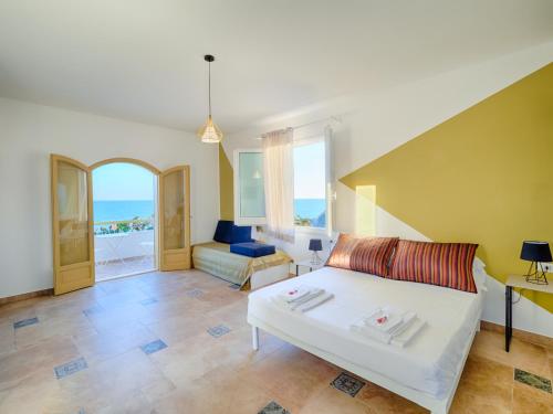 a bedroom with a bed and a living room at Il Varo a Mare in Punta Braccetto