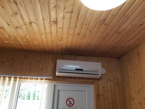 a ceiling with a wall mounted air conditioner at Отель Маленький Рай in Zatoka