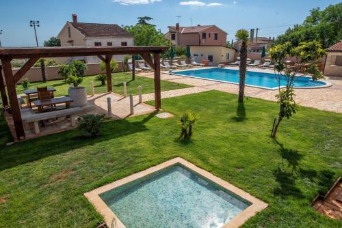 Via Flavia with Common Pool – Photos 5