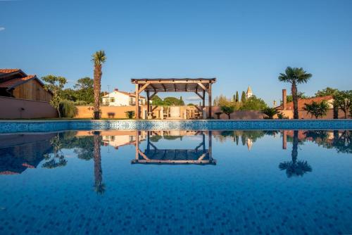 Via Flavia with Common Pool – Photos 2