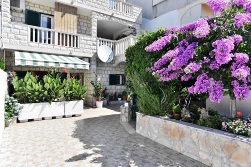 Villa Senjkovic - Apartments with Balcony and Sea View
