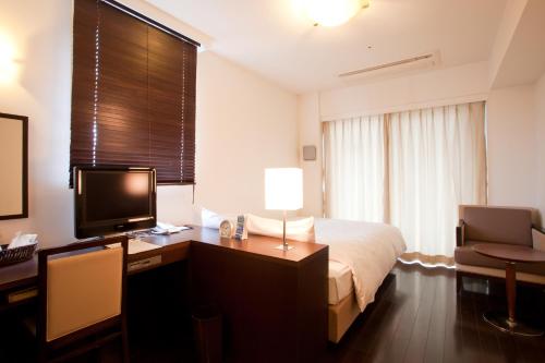 Televízia a/alebo spoločenská miestnosť v ubytovaní Kuretake Inn Premium Hamamatsucho