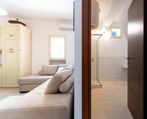 a living room with a couch and a shower at Segni Holiday Home in Carloforte