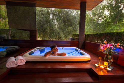 a child sitting in a jacuzzi tub in a room at Losari Retreat in Margaret River Town