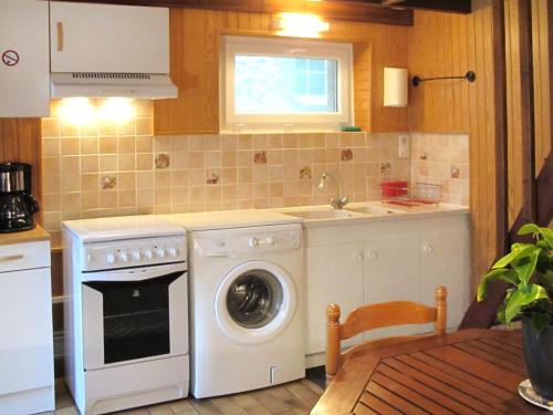 Ferienhaus Blainville-sur-Mer 401Sにあるキッチンまたは簡易キッチン