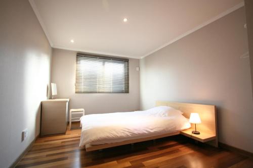 A bed or beds in a room at Guesthouse Gangnam (Female Only)