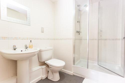 a white bathroom with a sink toilet and shower at Oakstays Newcastle Gem in Newcastle upon Tyne