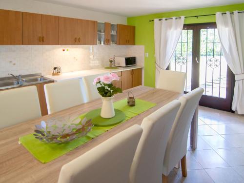 Holiday Home Sara by Interhome