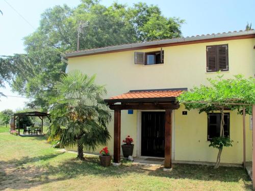Holiday Home Sara by Interhome