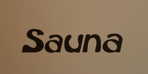 Vlaamse Ardennen Vakantiehuis Casa Caliente met wellnessに飾ってある許可証、賞状、看板またはその他の書類
