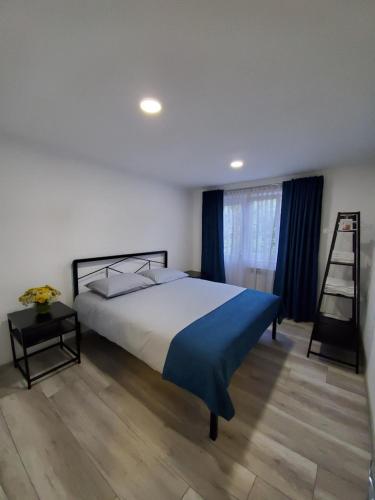 Кровать или кровати в номере Central Guesthouse Gyumri