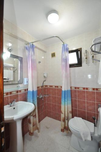 Koupelna v ubytování Defne & Zevkim Hotel