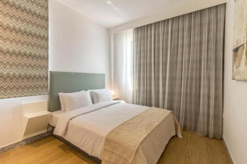 SOFIA Luxury Residence tesisinde bir odada yatak veya yataklar