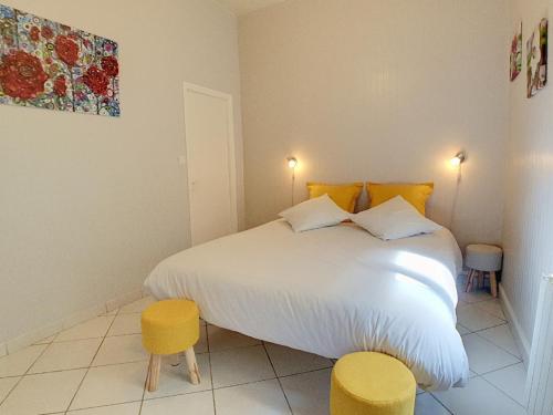 Postel nebo postele na pokoji v ubytování Stop Chez M Cozy # Qualité # Confort # Simplicité
