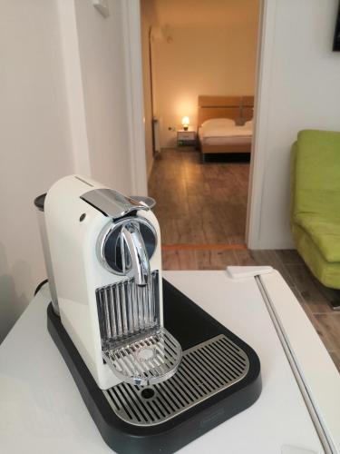 a sewing machine sitting on top of a table at Vehlovice Apartments in Mělník