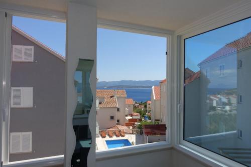 Photo de la galerie de l'établissement New and modern apartment Karavona Bol, à Bol