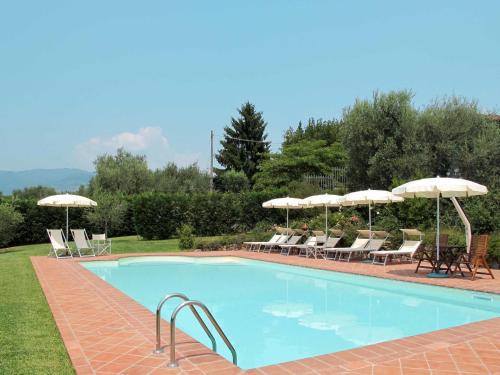 a swimming pool with chairs and umbrellas at Apartment I Colletti - App- Luna by Interhome in San Piero in Campo