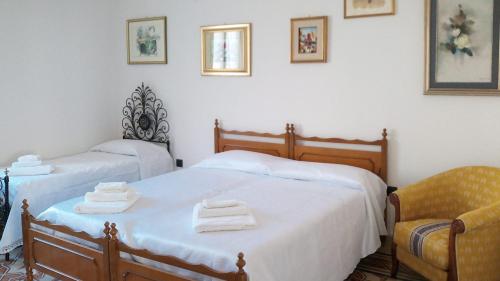 Tempat tidur dalam kamar di Welcomely - Casa Vacanze Zarinu
