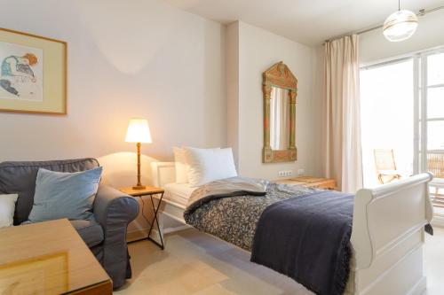 En eller flere senge i et værelse på BLUE Atlantic Family Home by Cadiz4Rentals