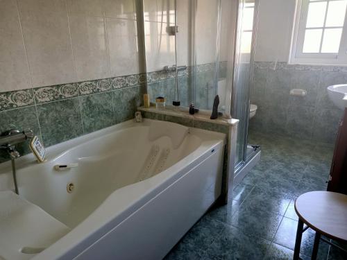 a bathroom with a tub and a sink and a toilet at O Seixo 2 in Mugardos