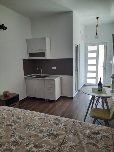 Kuchyň nebo kuchyňský kout v ubytování Apartments Kingfisher