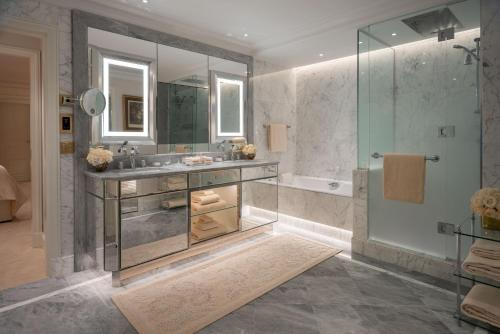 Four Seasons Hotel George V Paris photo 55