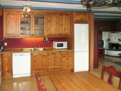 Kjøkken eller kjøkkenkrok på Chalet Anna by Interhome