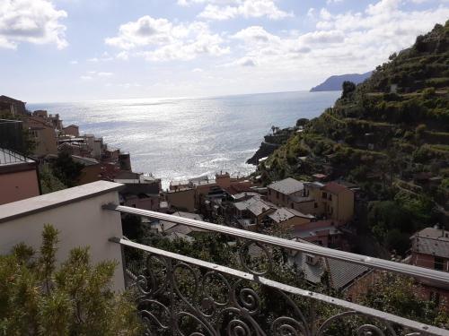 a view of the ocean from a balcony at Scaglie di Mare in Manarola