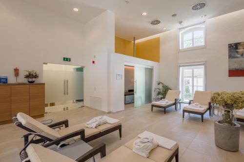 A seating area at Wesenufer Hotel & Seminarkultur an der Donau