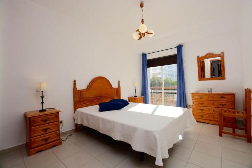 a bedroom with a bed and a dresser and a mirror at Casa Fragata B in Armação de Pêra