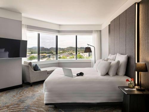 Ein Bett oder Betten in einem Zimmer der Unterkunft Pullman Rotorua