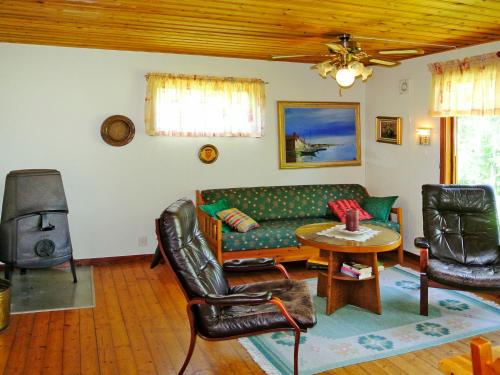 Χώρος καθιστικού στο Chalet Öja by Interhome