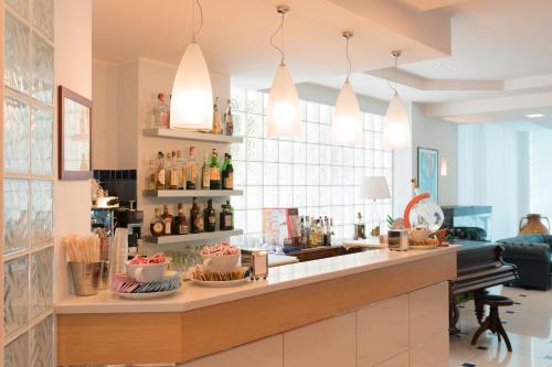 a bar in a restaurant with a piano at Hotel Haus Charlotte in San Benedetto del Tronto
