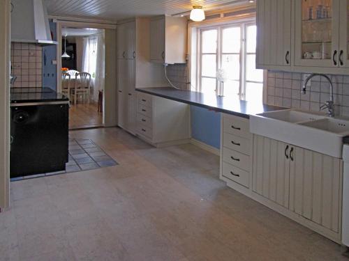 Ett kök eller pentry på Chalet Stora Gryten - NAK035 by Interhome