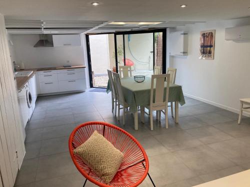 Η κουζίνα ή μικρή κουζίνα στο Les Locations du Bassin Appartements Alexandre