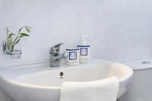 Kylpyhuone majoituspaikassa Triopetra Green Dream