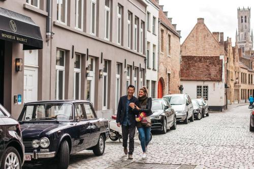 a man and a woman walking down a street at Monsieur Maurice in Bruges