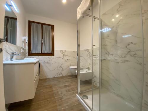Bilik mandi di Suite House new apartments wi fi Venice island