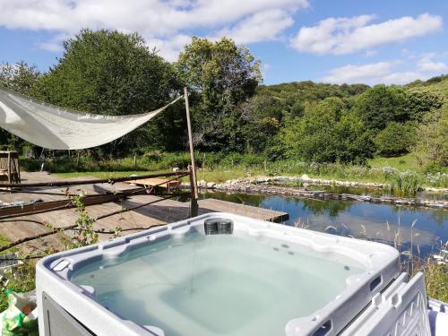 Photo de la galerie de l'établissement La Maison Bleue23, à Sardent