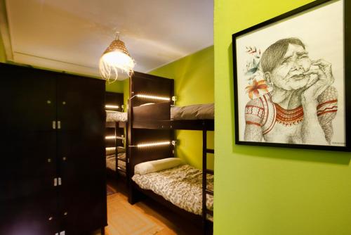 Poschodová posteľ alebo postele v izbe v ubytovaní Oripando Hostel