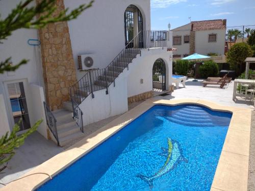 a swimming pool in front of a villa at Villa Rod,8p,airco,pool in Calpe