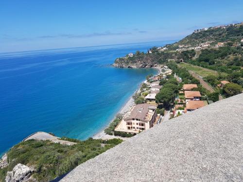 a view from the edge of a cliff of a beach at L'oasi di Giorgia in Cittadella del Capo