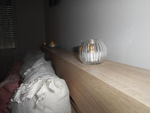 Postel nebo postele na pokoji v ubytování Romantic Apartman Gunarasfürdő