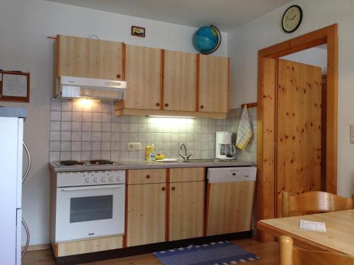 Kuhinja oz. manjša kuhinja v nastanitvi Appartement O. Tom's Hütte
