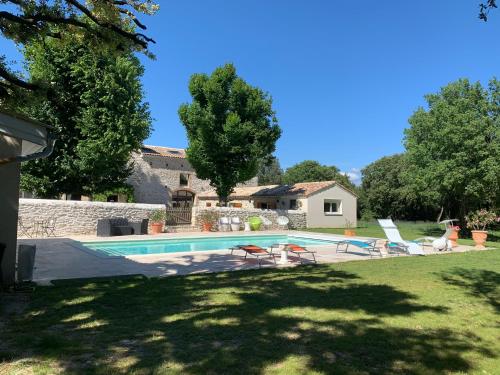 a swimming pool in the yard of a house at gite la magnanerie in Réauville