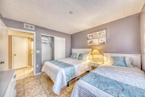 a bedroom with two beds in a room at Shorewalk Full Condo Lake view Near to Beach IMG in Bradenton