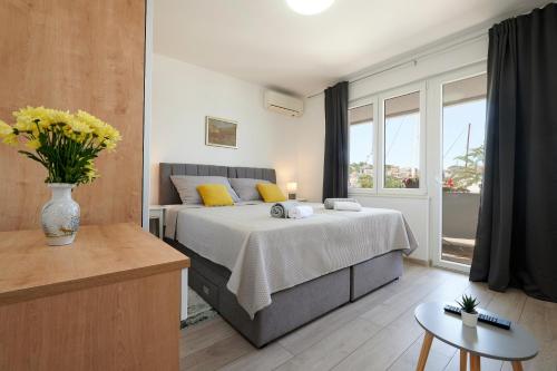 Posteľ alebo postele v izbe v ubytovaní Apartment Stella old town Trogir, with balcony