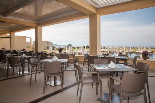 Εστιατόριο ή άλλο μέρος για φαγητό στο Ilion Beach Hotel