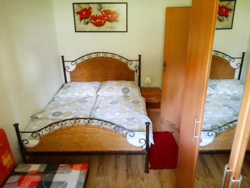 Кровать или кровати в номере Apartmán č. 8 Skalka